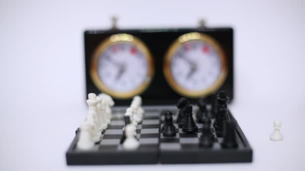 Gry w szachy z zegar czasu — Wideo stockowe