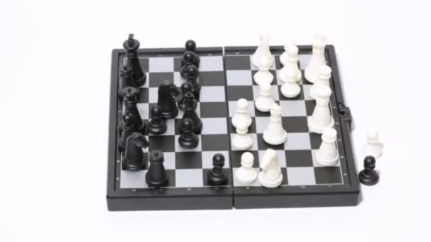 Šachová hra izolované na bílém — Stock video