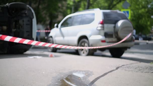 两辆受损的汽车 — 图库视频影像