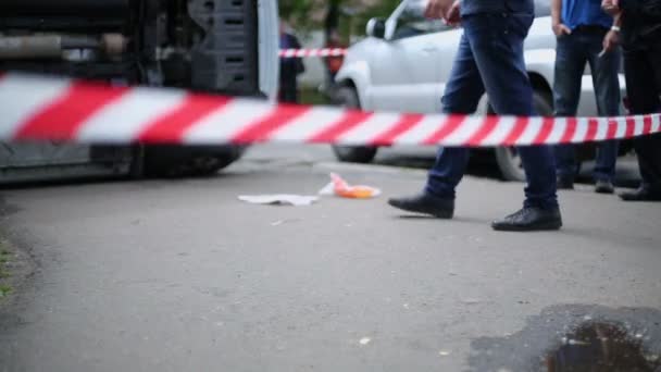 Policía de medición de lugar de accidente de coche — Vídeos de Stock