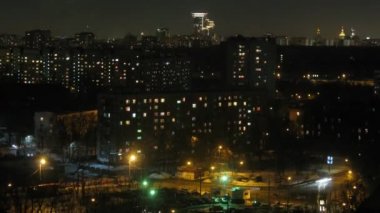 Gece şehir yukarıda güzel havai fişek