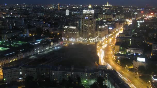 Vista noturna da cidade com tráfego — Vídeo de Stock