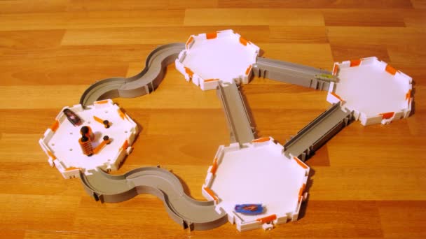 Hra s třemi mechanismy chyb ve tvaru — Stock video