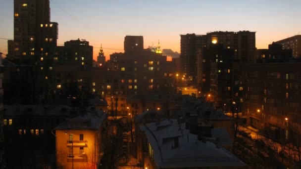 Прекрасная панорама города вечером — стоковое видео