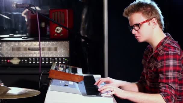 Boy in glasses plays synthesizer — Stock Video