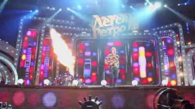 Uri Shatunov konser sırasında sahnede