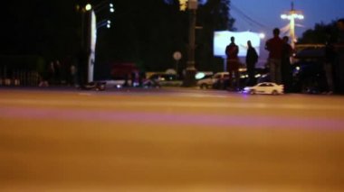 İnsanlar oyuncak arabalar oyna