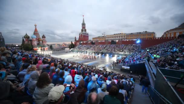 Spettatori al Festival di Musica Militare — Video Stock