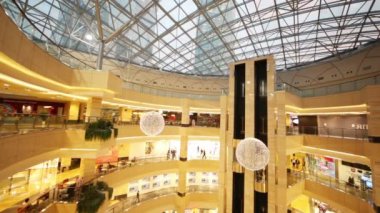 İnsanlar Afimall şehirde yürüyüş