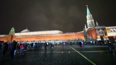 Kızıl Meydan'daki kalabalık yürüyüşe