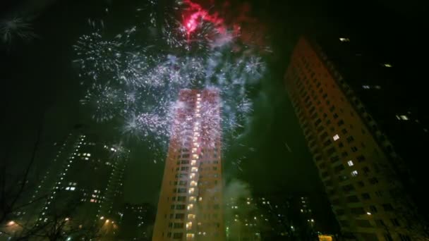 Fireworks explode above dwelling houses — Stock Video