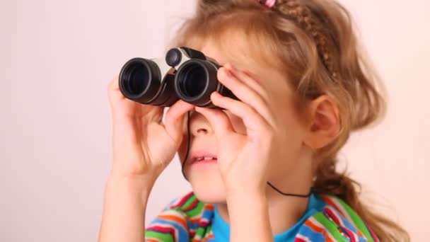 Little girl looking through binoculars — Stock Video