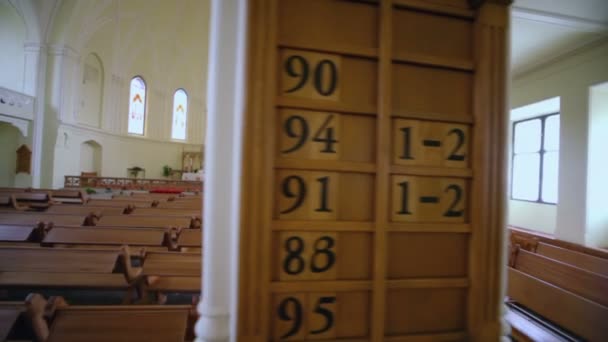 Informatiebord in Evangelische Lutherse kathedraal — Stockvideo