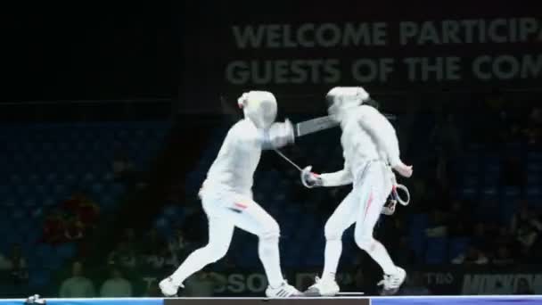 Serious clash in duel of fencing — Stock Video