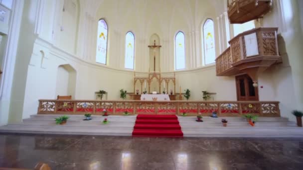 Kruisiging in Evangelische Lutherse kathedraal — Stockvideo