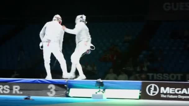 Sportsmen fight in duel of fencing — Stock Video