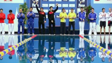 Sporcular stand havuzu yakınlarında