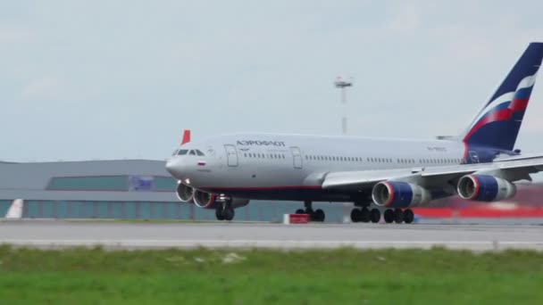 Aeroflot vliegtuig opstijgt — Stockvideo