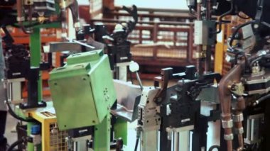 Alt araba bileşenleri yapar