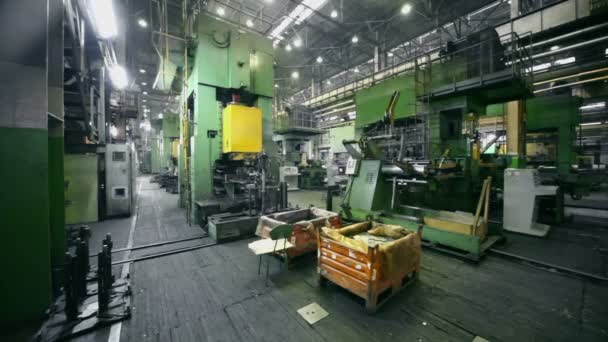 Press machines run in workshop — Stock Video