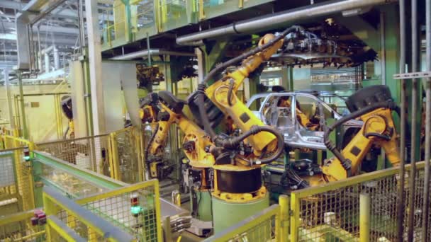 Robotique assembler l'automobile au convoyeur — Video