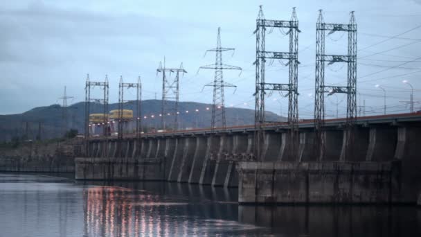 Presa de la central hidroeléctrica — Vídeo de stock