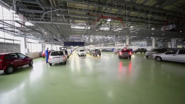 Novos carros Lada Kalina — Vídeo de Stock