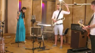 Prova dört grup üyeleri