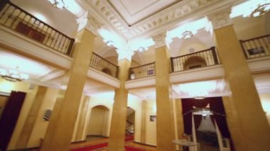 Yauza sarayının içinde yemek odası