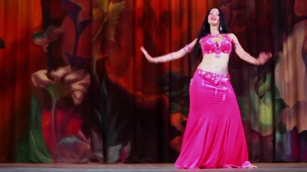 Partecipante femminile di Bellydance Superiority — Video Stock