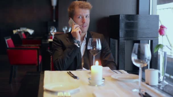 Young man at restaurant — Stock Video