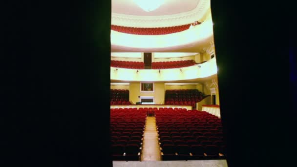 Cortina fecha no palco do teatro vazio — Vídeo de Stock