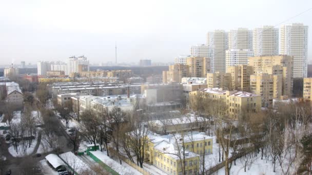 Morgen Blick auf die verschneite Stadt — Stockvideo