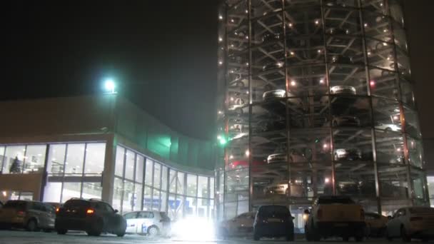 Gebouw ingang en toren opslag — Stockvideo