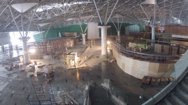 Trabalhadores da construção do terminal aeroportuário — Vídeo de Stock