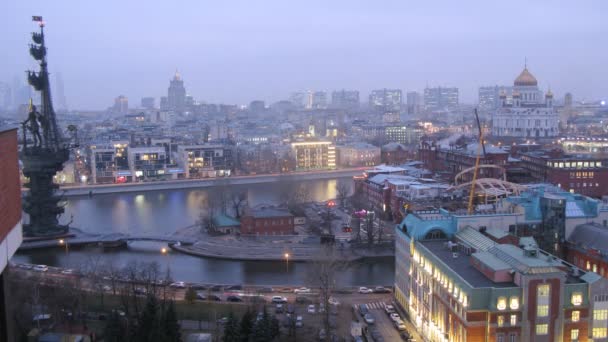 Piękny widok na miasto z rzeką — Wideo stockowe