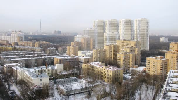 Bellissimo panorama aereo della città innevata — Video Stock