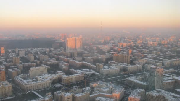 Vista aérea de la ciudad al atardecer — Vídeos de Stock