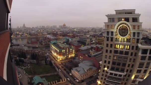Панорама міста з річкою — стокове відео