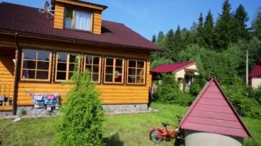 Çocukça Bisiklet ve giysilerini yard