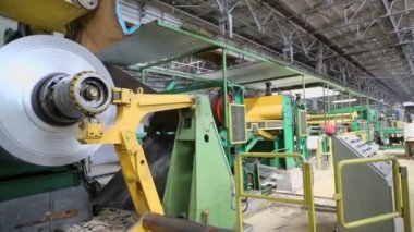 Alüminyum levha rulo makine üzerinde