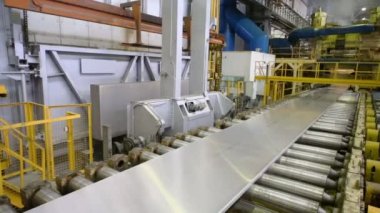 Alüminyum blok ve plaka basarak makinedeki
