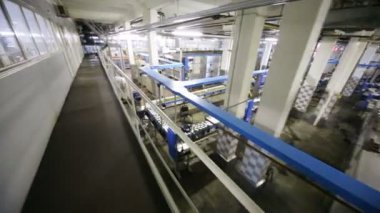 Konteyner çizgilerle modern atölye