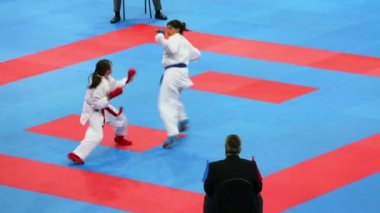 Kadın karatekas mücadele