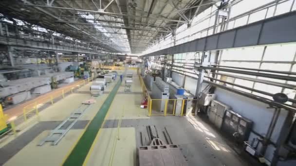 Persone che lavorano in officina di produzione — Video Stock