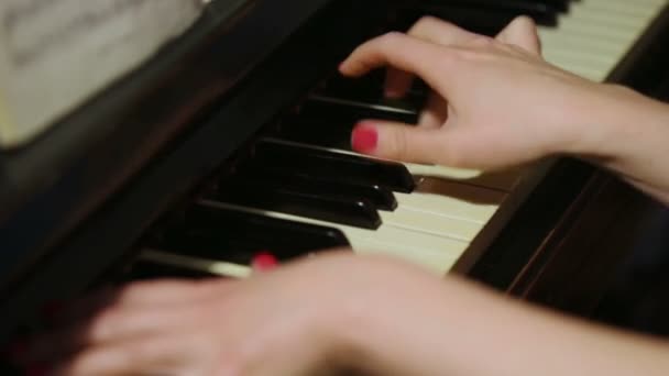 Woman plays on piano with notes — Stock Video