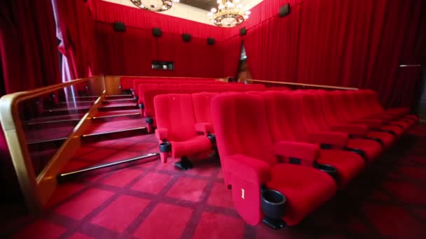 Sala con sedili rossi nel cinema — Video Stock