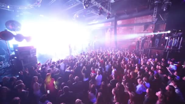 Foule de personnes en concert de Arash — Video