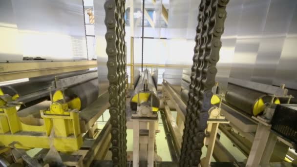 Aluminiumbleche auf Maschine gewalzt — Stockvideo
