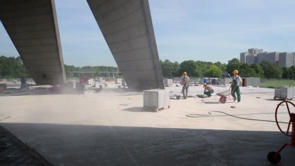 Pavés font chaussée sur le chantier de construction — Video